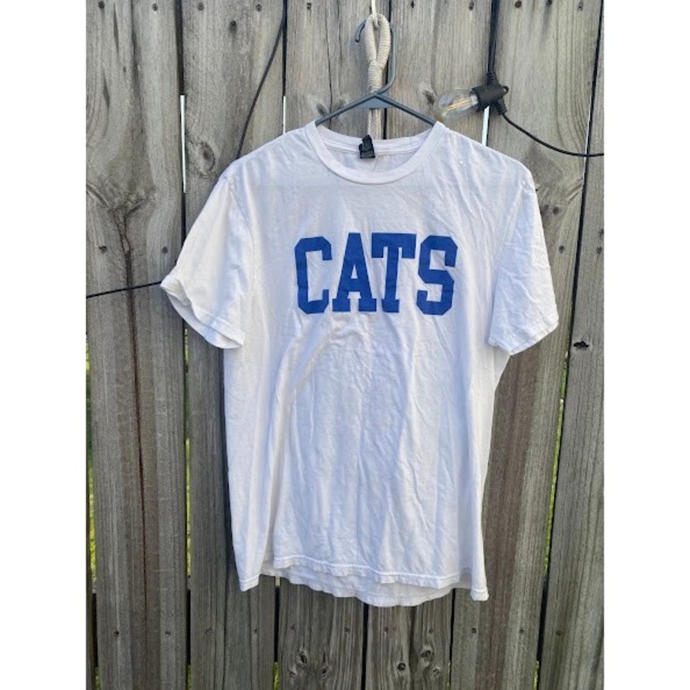 District CATS Graphic T-Shirt Mens Medium White Blue Short Sleeve Crewneck Tee